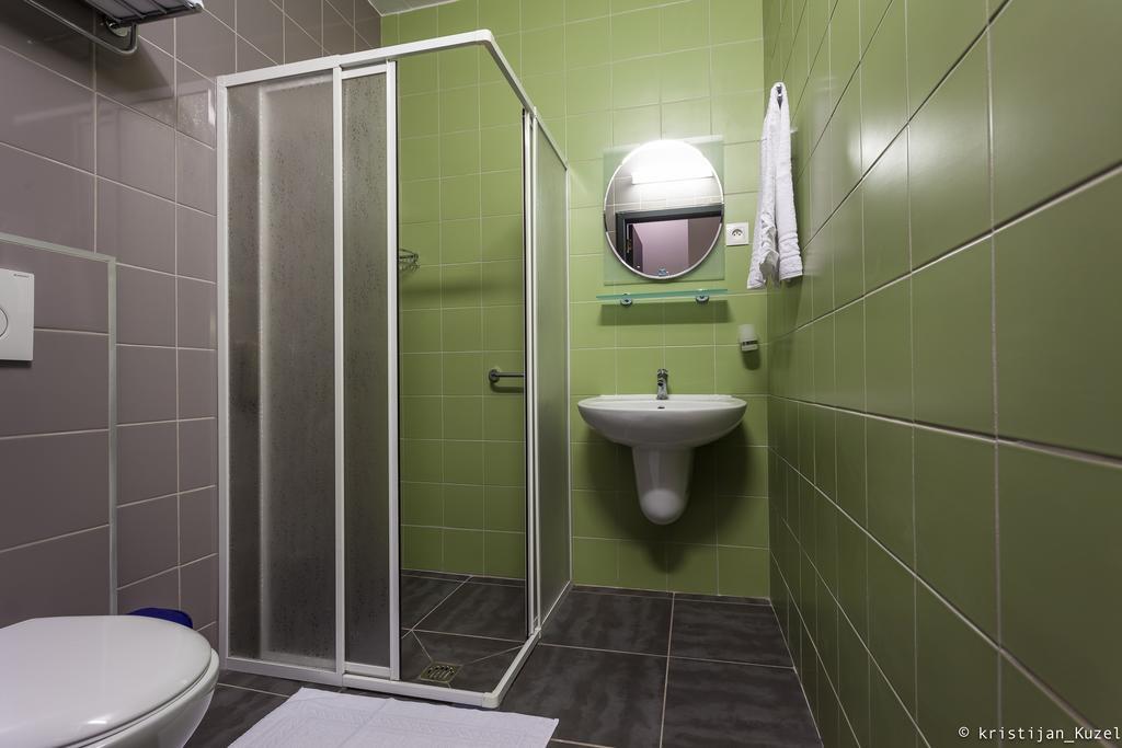 Es Hostel Saint-Gilles Екстериор снимка