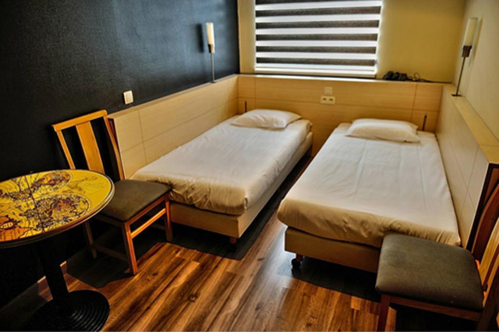 Es Hostel Saint-Gilles Екстериор снимка
