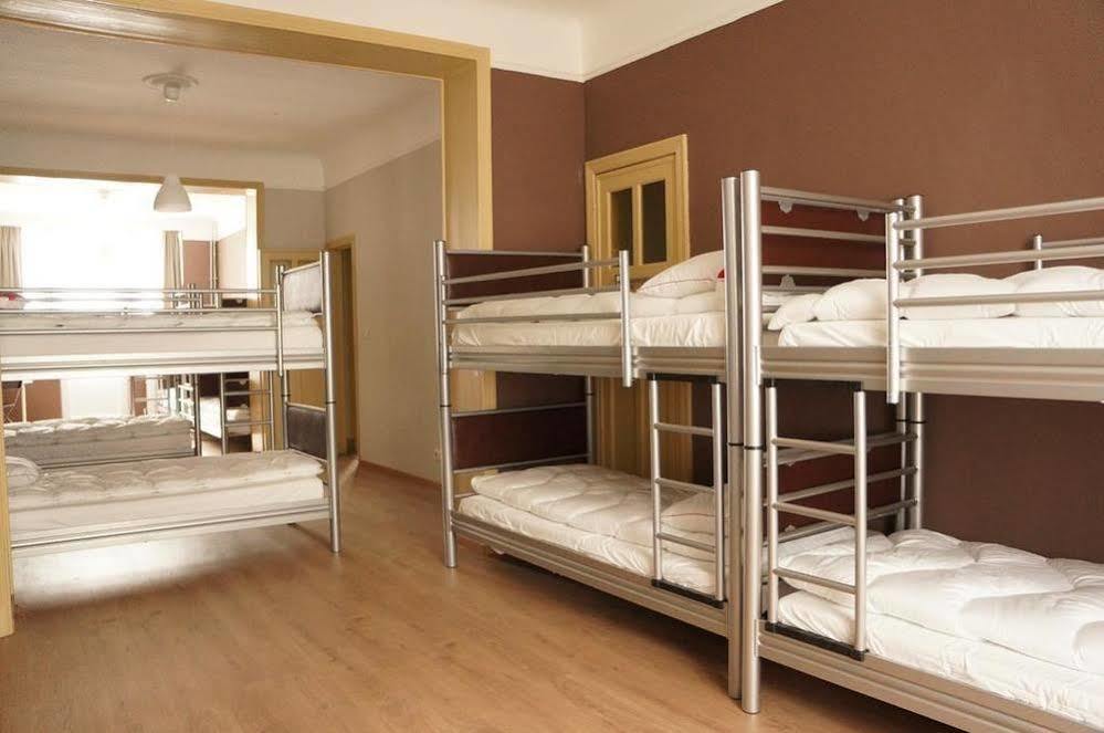 Es Hostel Saint-Gilles Екстериор снимка